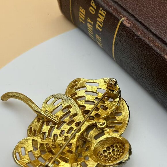 Vintage Signed Corocraft Gold Tone Flower Brooch with Rhinestones - Picture 5 of 5